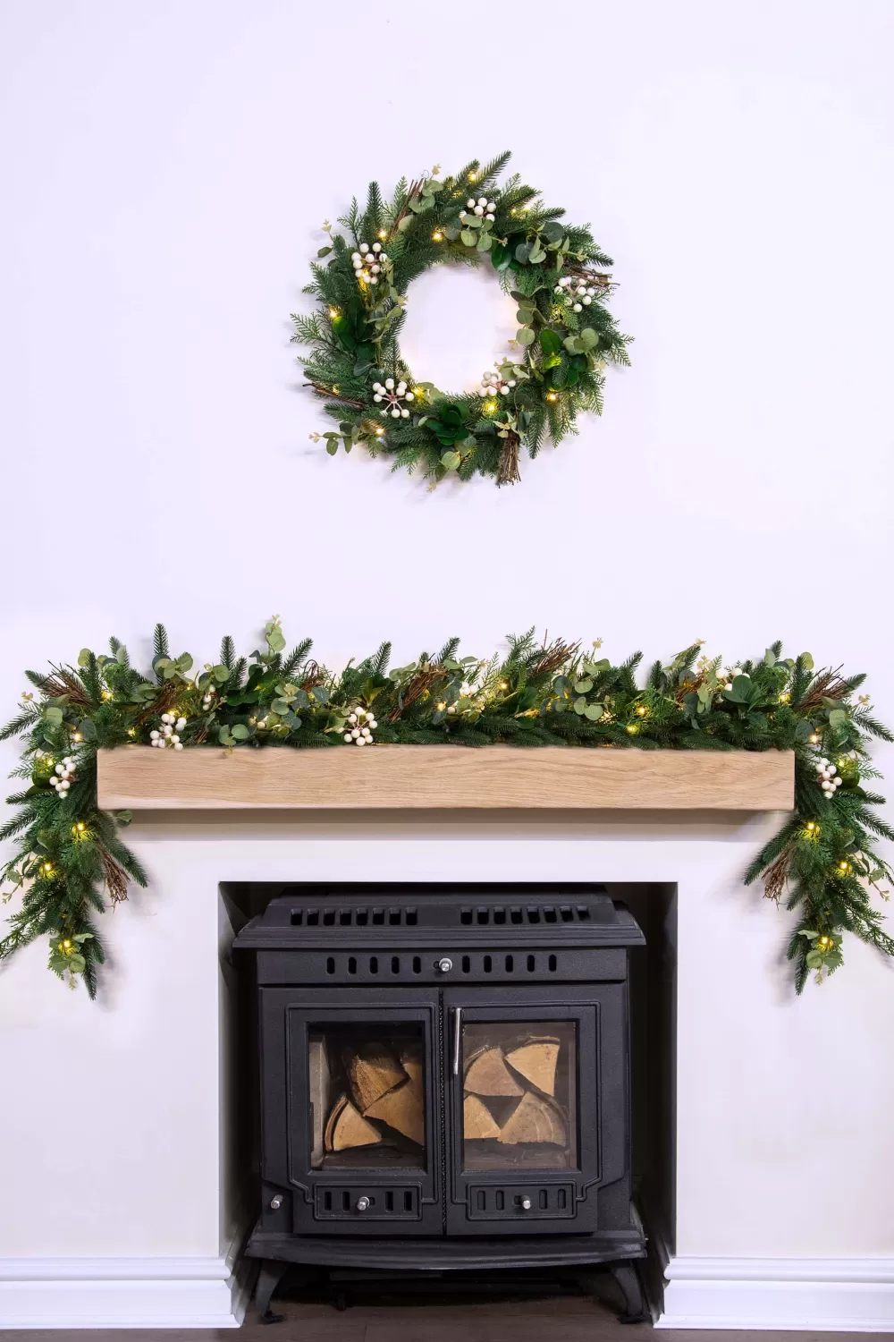 Christmas Tree World 180cm Pre-lit Decorated PE Pine Garland With White Berries< Pre-Lit Christmas Garlands