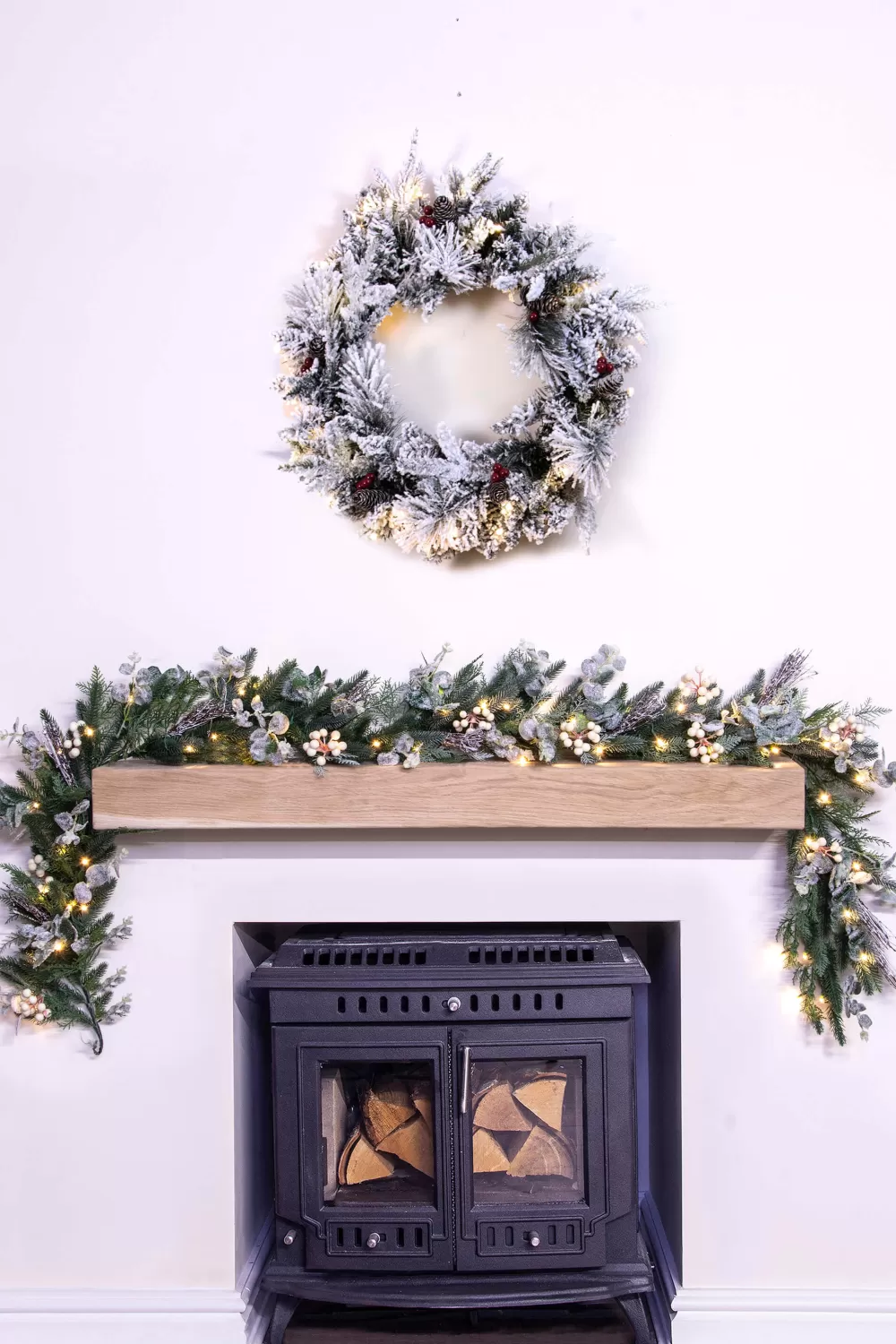 Christmas Tree World 180cm Pre-lit Frosted Decorated PE Pine Garland With White Berries< Pre-Lit Christmas Garlands