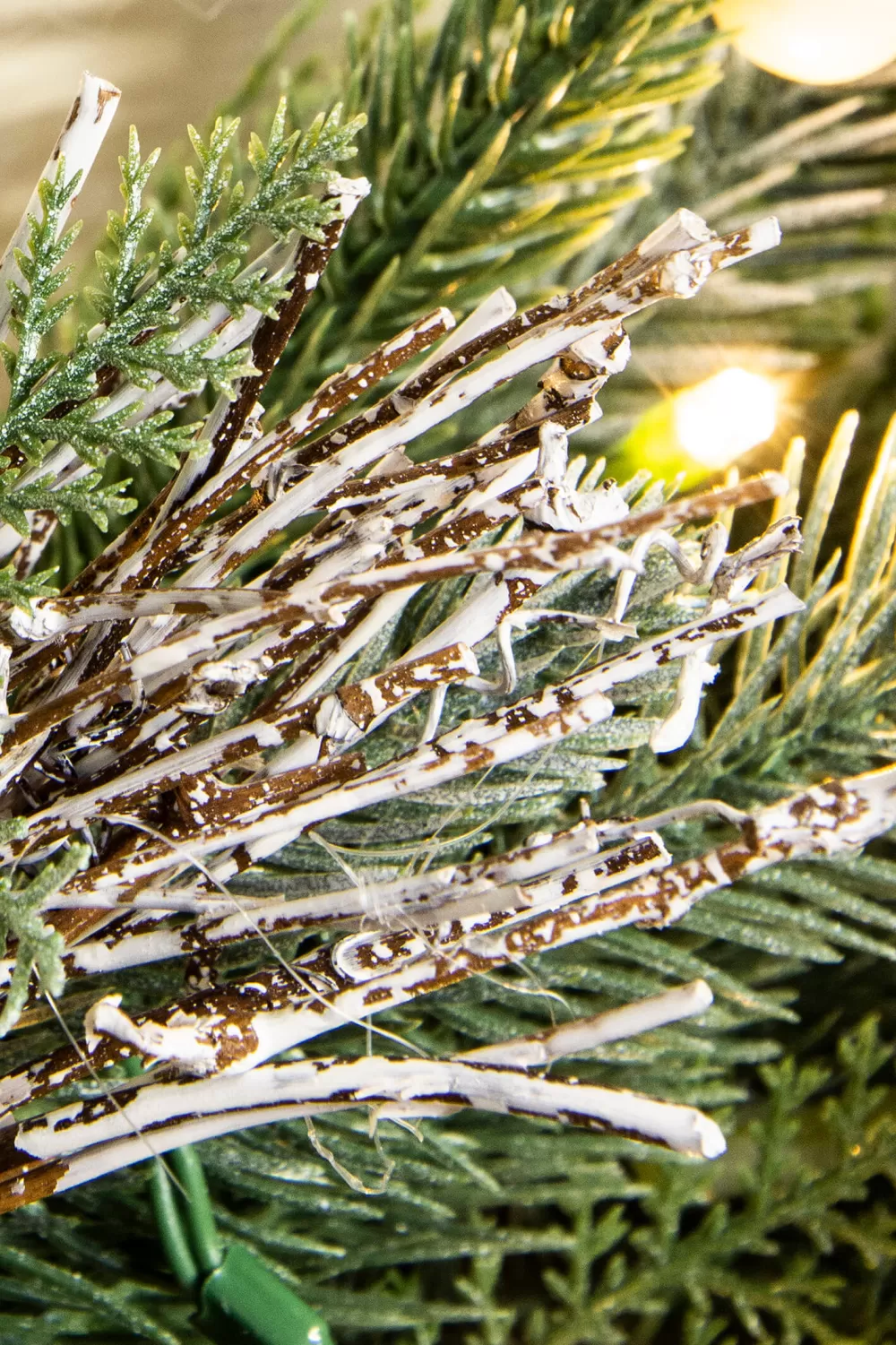 Christmas Tree World 180cm Pre-lit Frosted Decorated PE Pine Garland With White Berries< Pre-Lit Christmas Garlands
