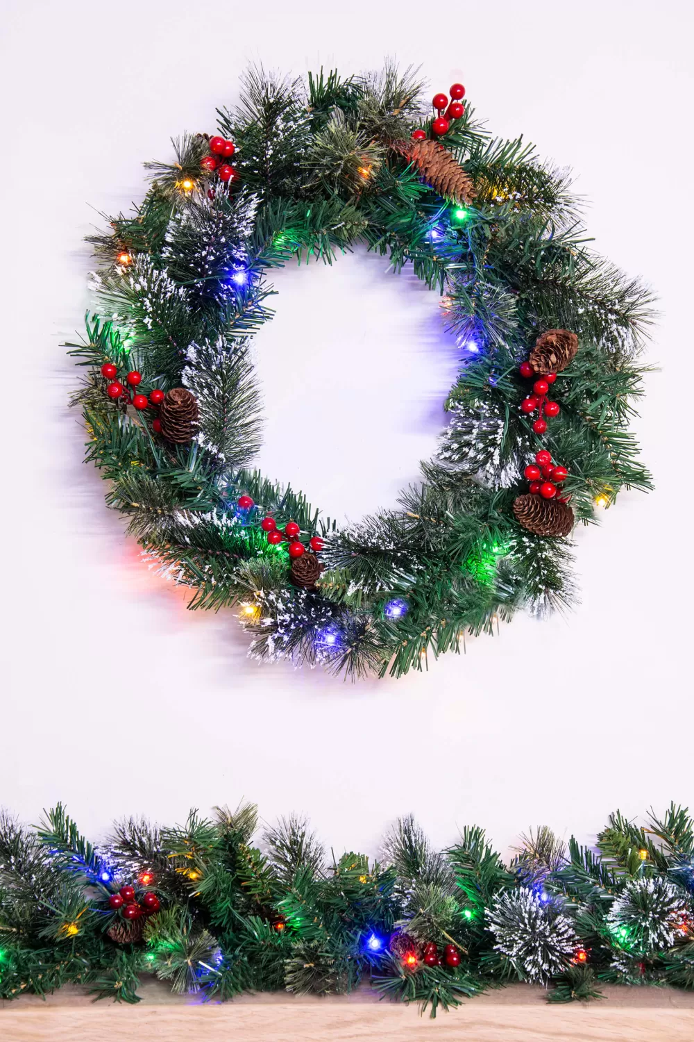 Christmas Tree World 50cm Pre-lit Decorated Mixed Pine Wreath Warm White/Multicolour LEDs< Pre-Lit Christmas Wreaths