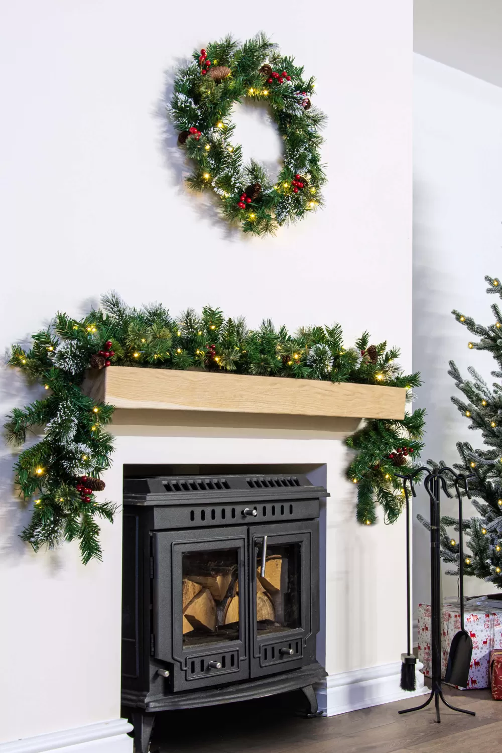Christmas Tree World 50cm Pre-lit Decorated Mixed Pine Wreath Warm White/Multicolour LEDs< Pre-Lit Christmas Wreaths