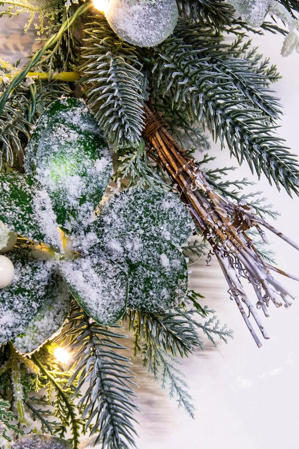 Christmas Tree World 50cm Pre-lit Frosted Decorated PE Pine Wreath With White Berries< Pre-Lit Christmas Wreaths