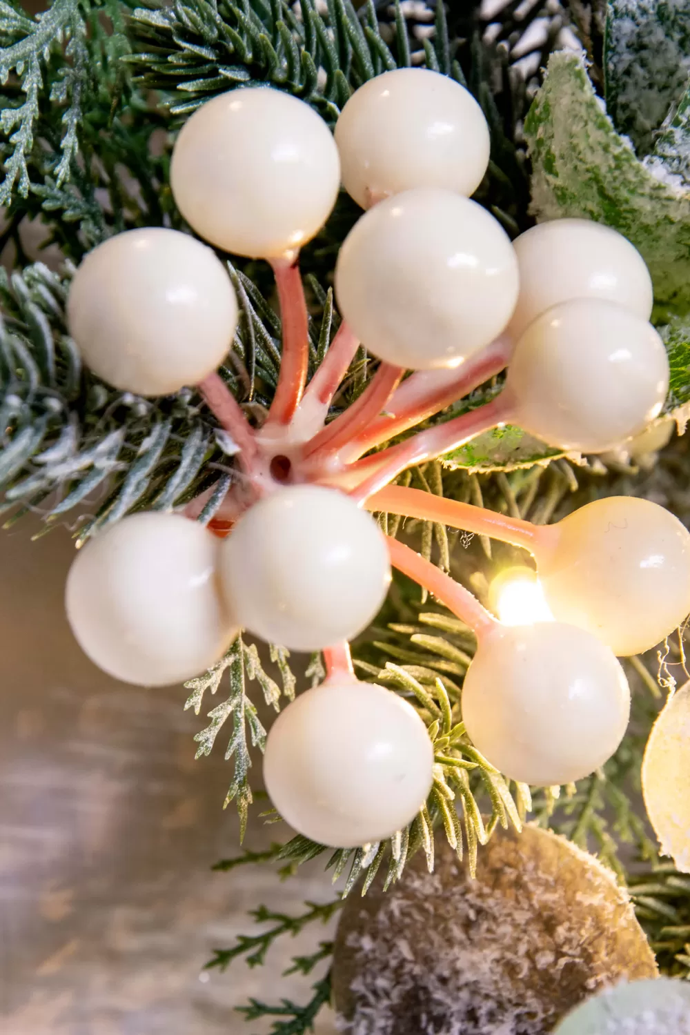 Christmas Tree World 50cm Pre-lit Frosted Decorated PE Pine Wreath With White Berries< Pre-Lit Christmas Wreaths