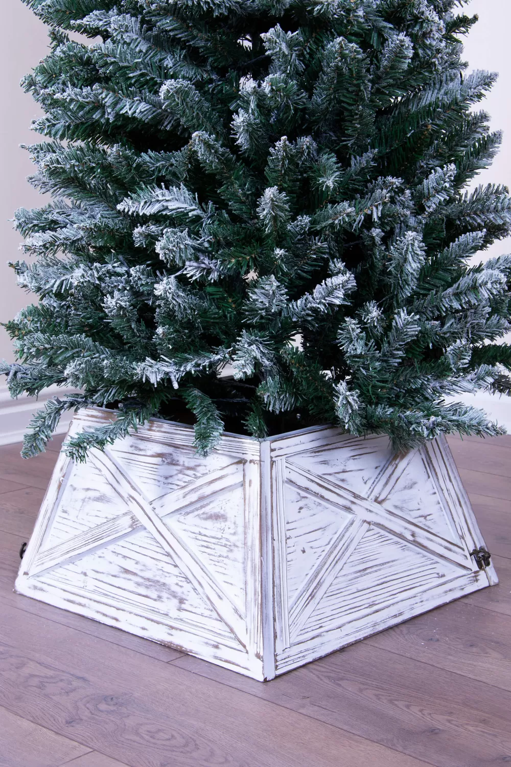 Christmas Tree World Brushed White Gold Wooden Tree Skirt (For 4ft-6ft Trees - Tight Fit)< Tree Skirts & Surrounds | Christmas Tree Skirts