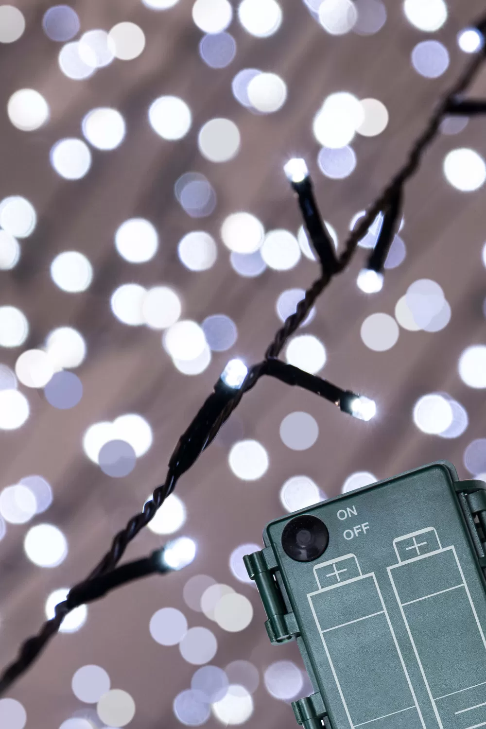 Christmas Tree World CTW Battery Powered 400 LED Multifunction String Light Set - Bright White< Battery Powered Leds
