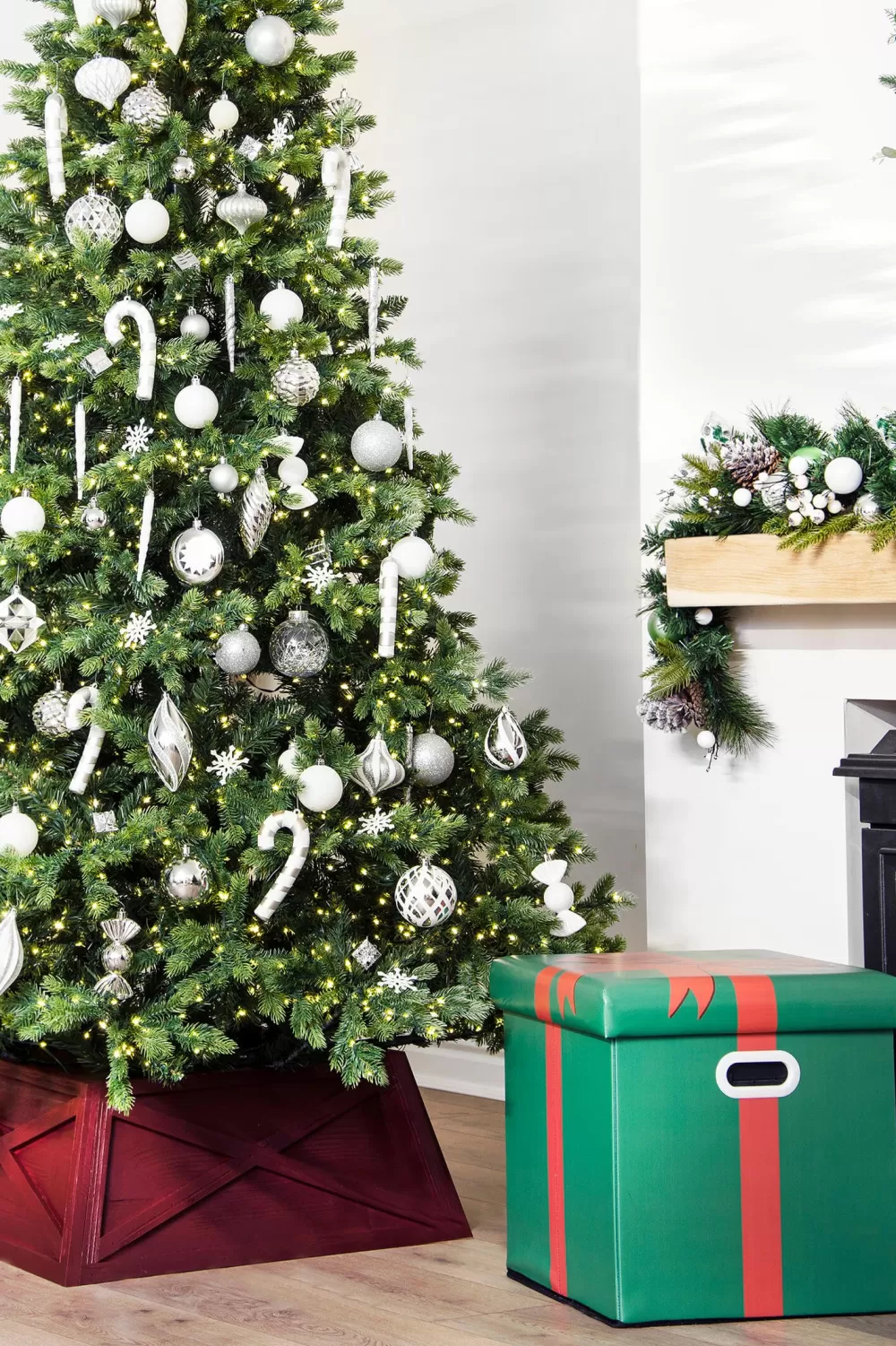 Christmas Tree World Multi-purpose Decorations Storage Ottoman Box - 3 Options< Small Christmas Baubles | Medium Christmas Baubles