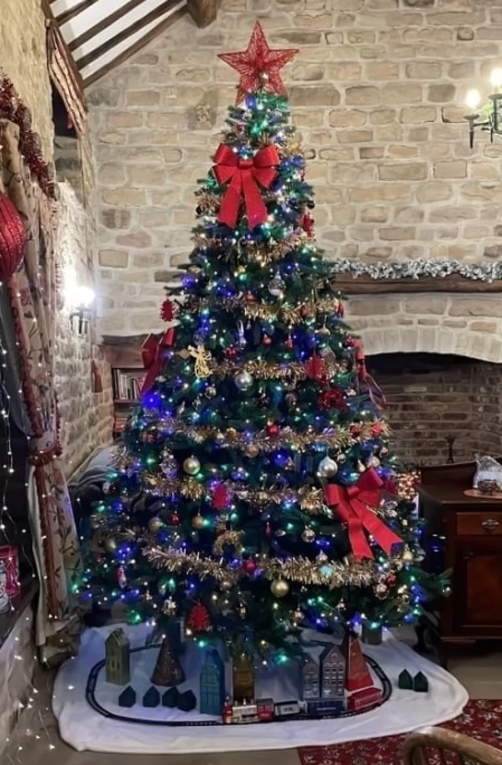 Christmas Tree World The 10ft Ultra Devonshire Fir Pre-lit With Warm White/Multicoloured Colour Change LEDs - NI/IE< Large & Giant Artificial Christmas Trees Ireland | Large & Giant Christmas Trees In Northern Ireland