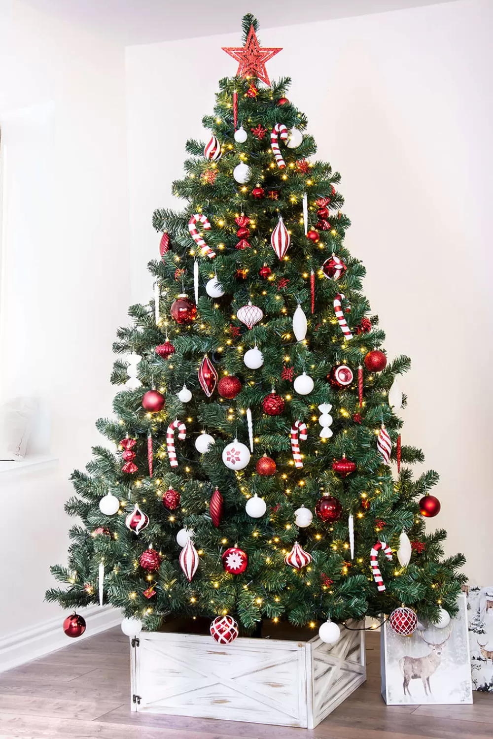 Christmas Tree World The 212pc Red & White Full Heavy Coverage Bauble Set (8ft Trees)< 8 Foot Pre Lit Christmas Trees | Pre-Lit Christmas Trees