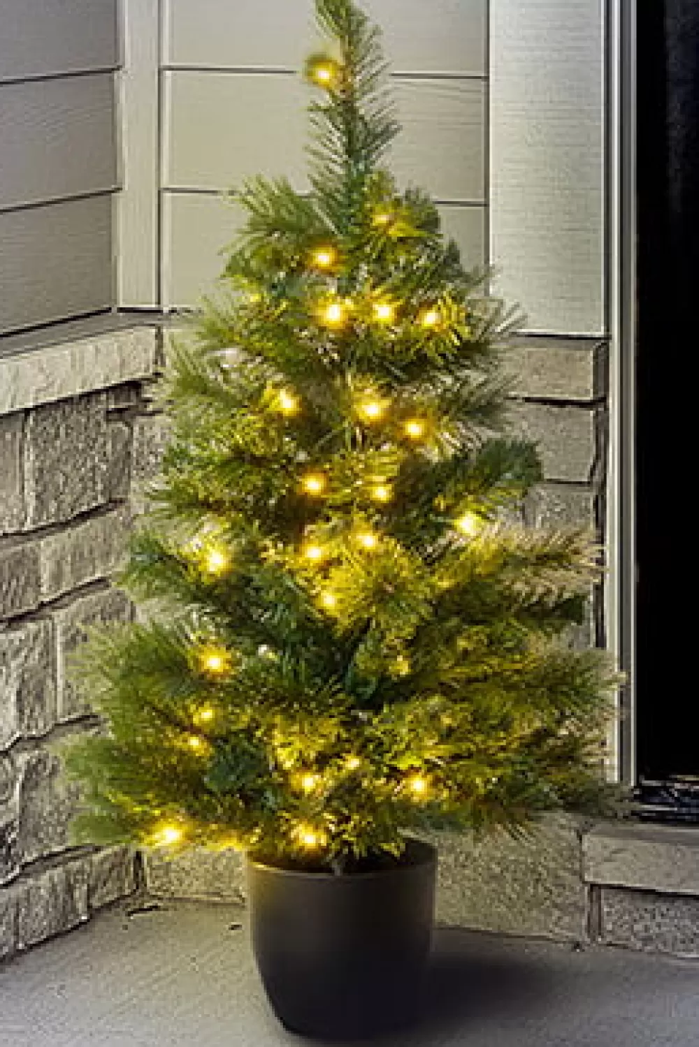 Christmas Tree World The 3ft Pre-lit Majestic Dew Pine Potted Tree (Indoor/Outdoor)< Outdoor Led Trees | 3 Foot Pre Lit Christmas Trees