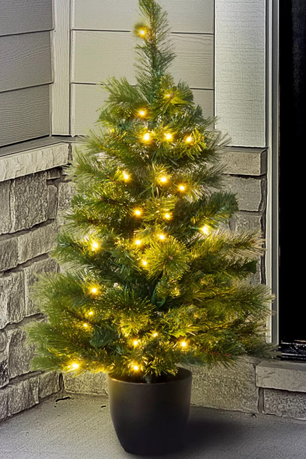 Christmas Tree World The 3ft Pre-lit Majestic Dew Pine Potted Tree (Indoor/Outdoor)< Outdoor Led Trees | 3 Foot Pre Lit Christmas Trees