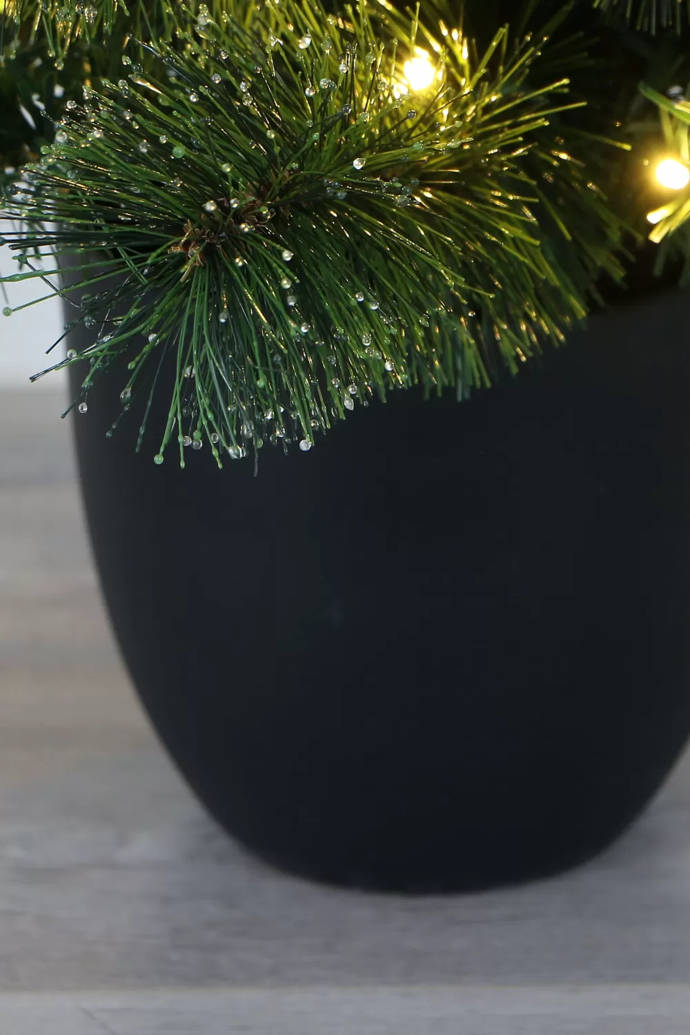 Christmas Tree World The 3ft Pre-lit Majestic Dew Pine Potted Tree (Indoor/Outdoor)< Outdoor Led Trees | 3 Foot Pre Lit Christmas Trees