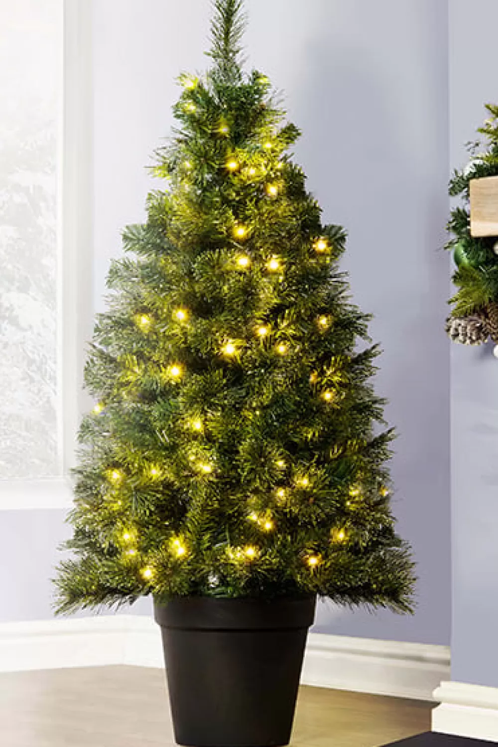 Christmas Tree World The 4ft Pre-lit Majestic Dew Pine Potted Tree (Indoor/Outdoor)< Outdoor Led Trees | Outdoor Christmas Trees