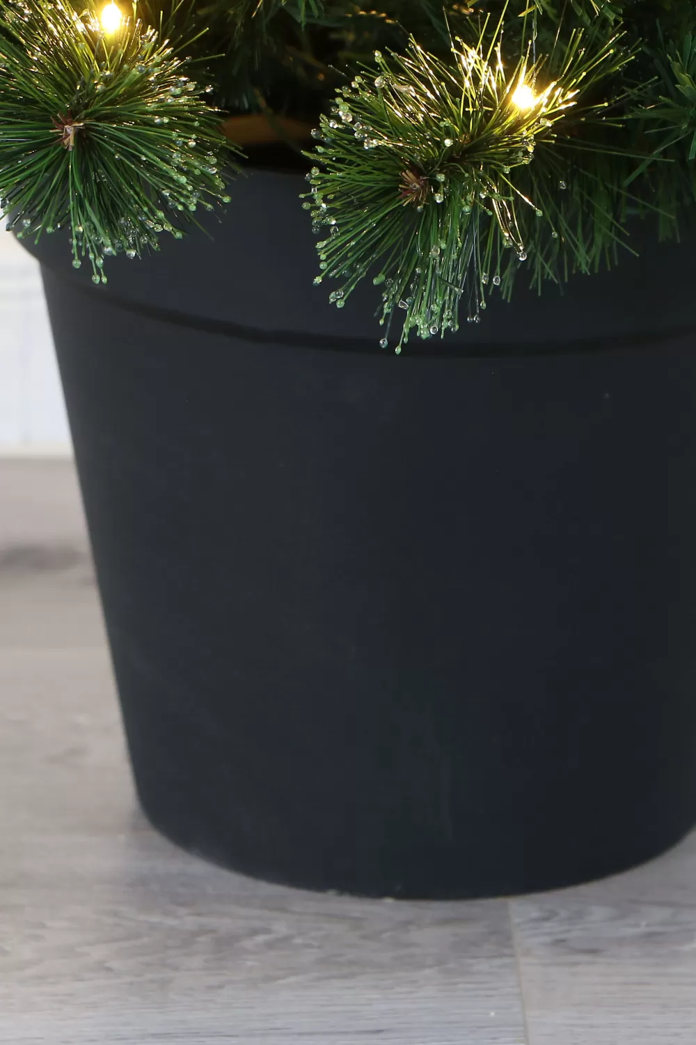 Christmas Tree World The 4ft Pre-lit Majestic Dew Pine Potted Tree (Indoor/Outdoor)< Outdoor Led Trees | Outdoor Christmas Trees
