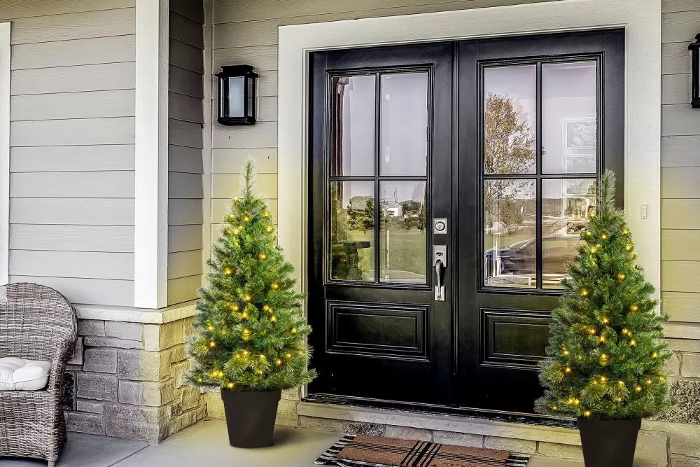 Christmas Tree World The 4ft Pre-lit Majestic Dew Pine Potted Tree (Indoor/Outdoor)< Outdoor Led Trees | Outdoor Christmas Trees
