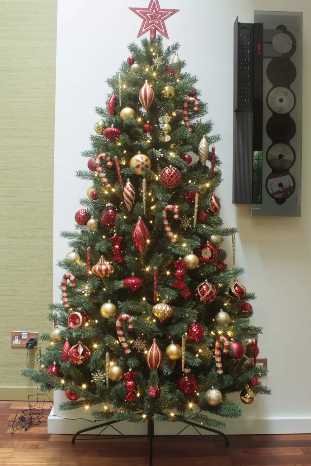 Christmas Tree World The 4ft Pre-lit Ultra Devonshire Half Tree Warm White Lights< 4 Foot Pre Lit Christmas Trees