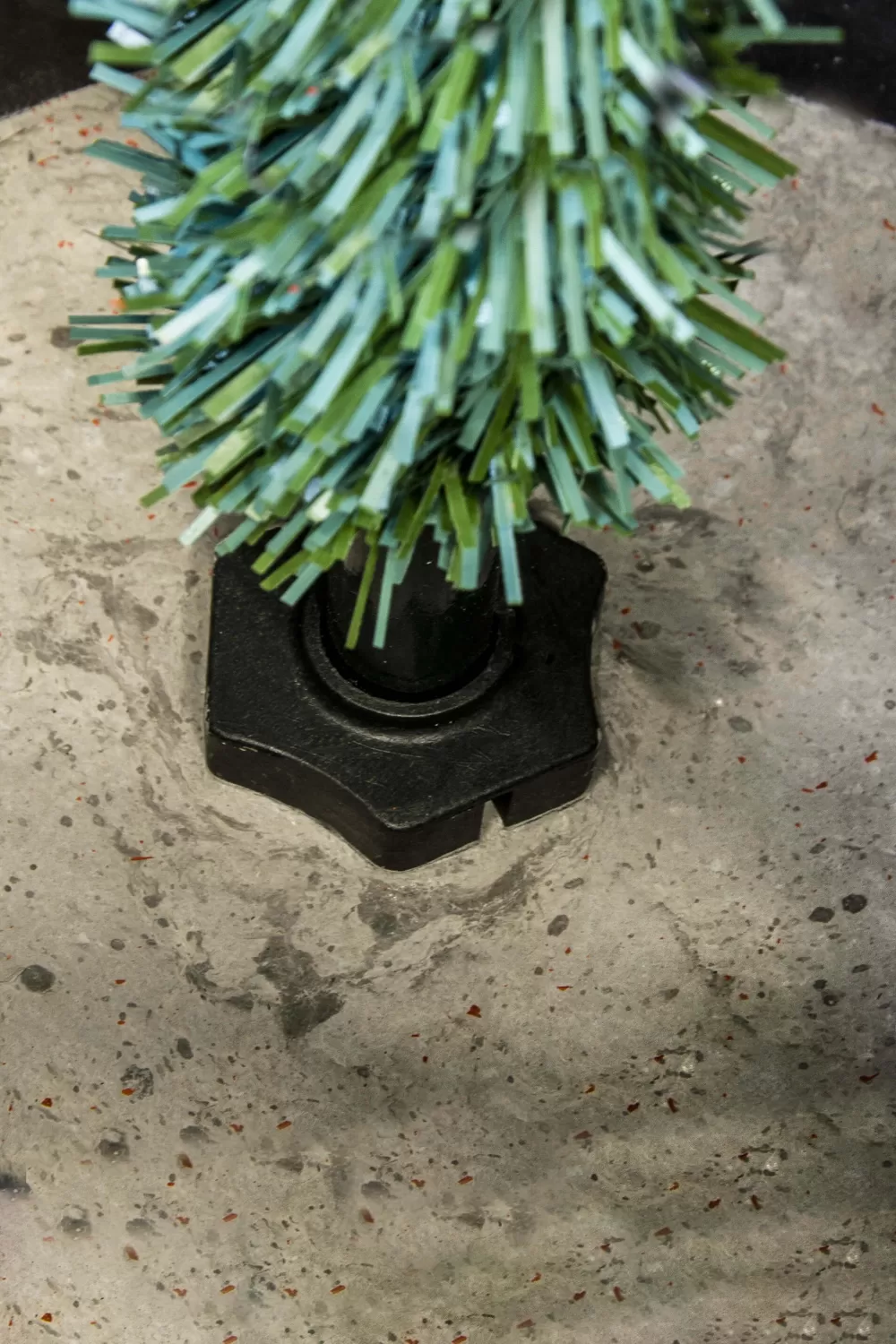 Christmas Tree World The 5ft Pre-lit Cairngorm Pine Potted Tree (Indoor/Outdoor)< 5 Foot Pre Lit Christmas Trees | Pre-Lit Christmas Trees