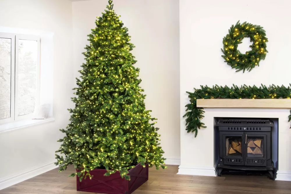 Christmas Tree World The 8ft Ultra-Lit Montagna Fir Tree< 8 Foot Pre Lit Christmas Trees