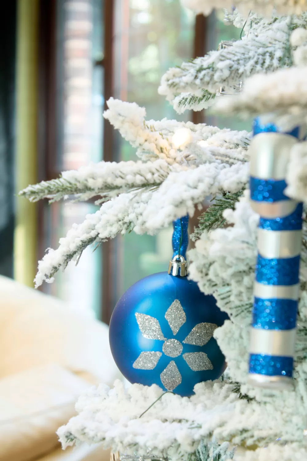 Christmas Tree World The Pre-Lit Snowy Alpine Tree Warm White (4ft To 12ft)< Snowy Christmas Trees | Pre-Lit Christmas Trees