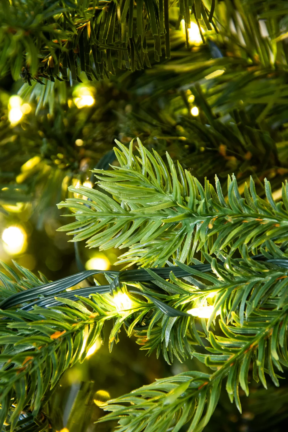 Christmas Tree World The Ultra-Lit Montagna Fir Tree (6ft To 8ft)< Pre-Lit Christmas Trees