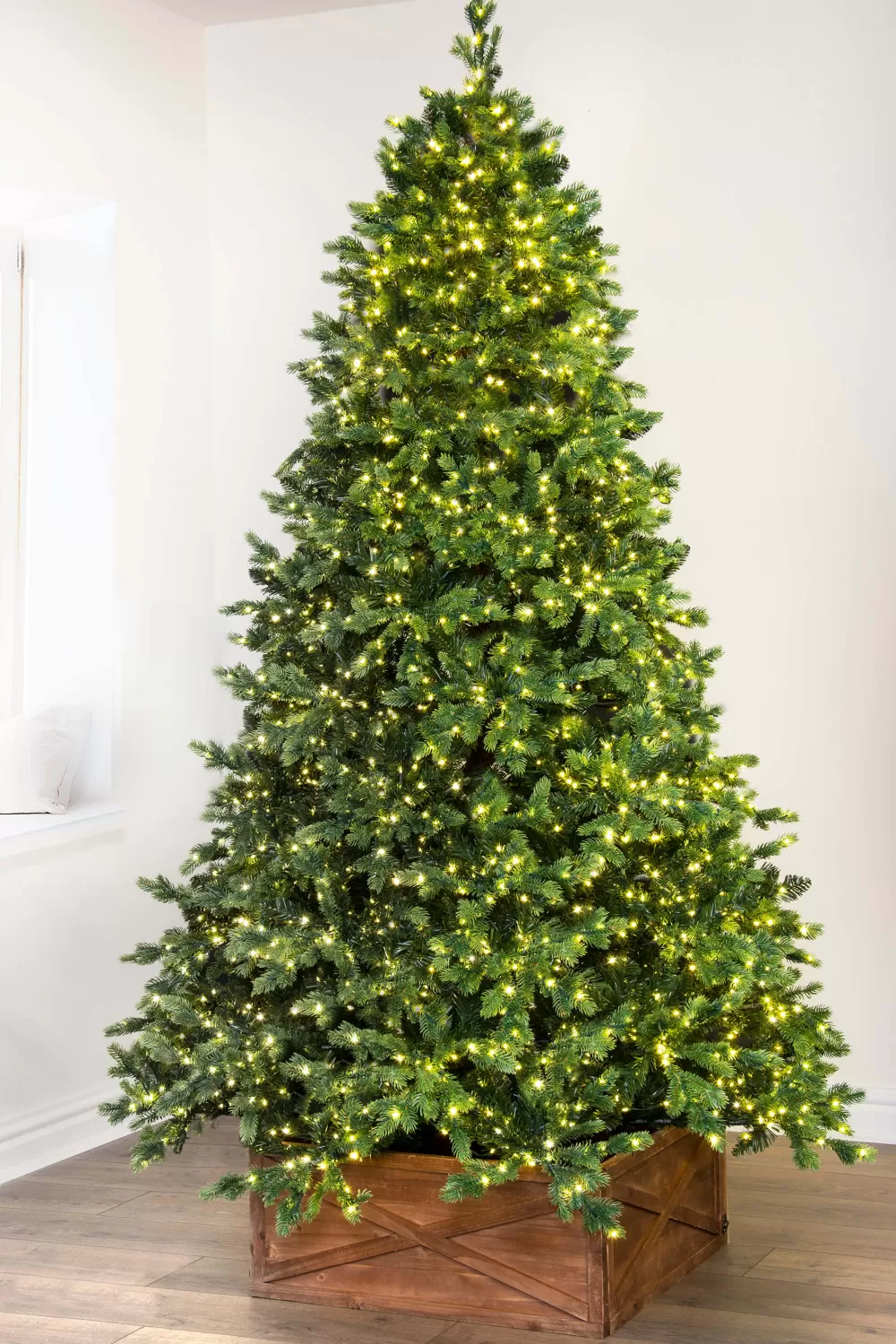 Christmas Tree World The Ultra-Lit Montagna Fir Tree (6ft To 8ft)< Pre-Lit Christmas Trees