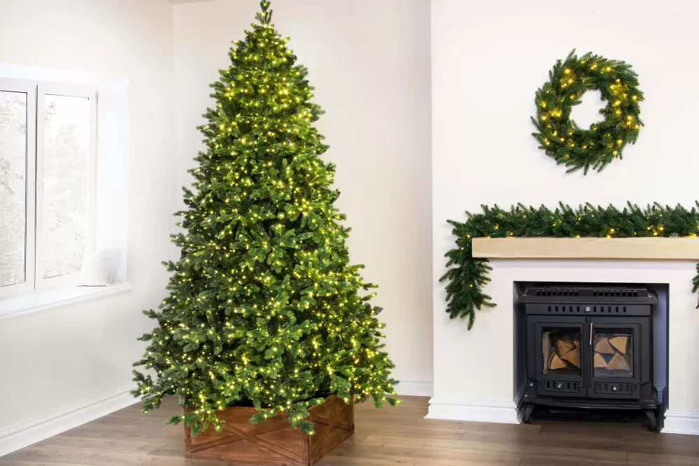 Christmas Tree World The Ultra-Lit Montagna Fir Tree (6ft To 8ft)< Pre-Lit Christmas Trees