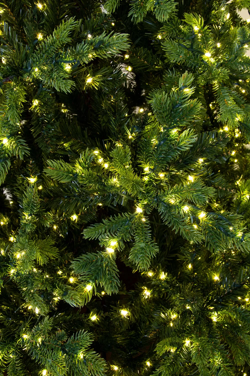 Christmas Tree World The Ultra-Lit Montagna Fir Tree (6ft To 8ft)< Pre-Lit Christmas Trees