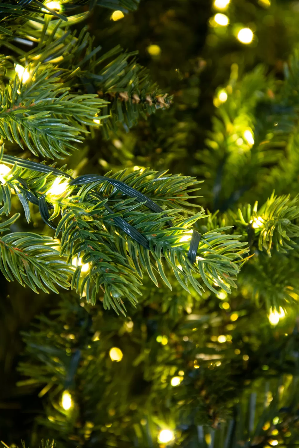 Christmas Tree World The Ultra-Lit Montagna Fir Tree (6ft To 8ft)< Pre-Lit Christmas Trees