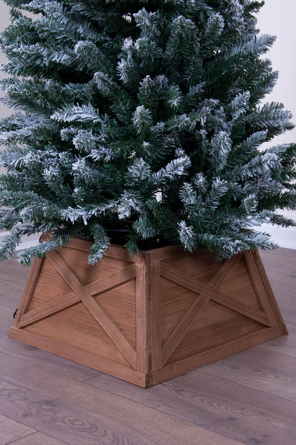 Christmas Tree World Wooden Christmas Tree Skirt In 3 Colours (For 4ft-6ft Trees - Tight Fit)< Tree Skirts & Surrounds | Christmas Tree Skirts
