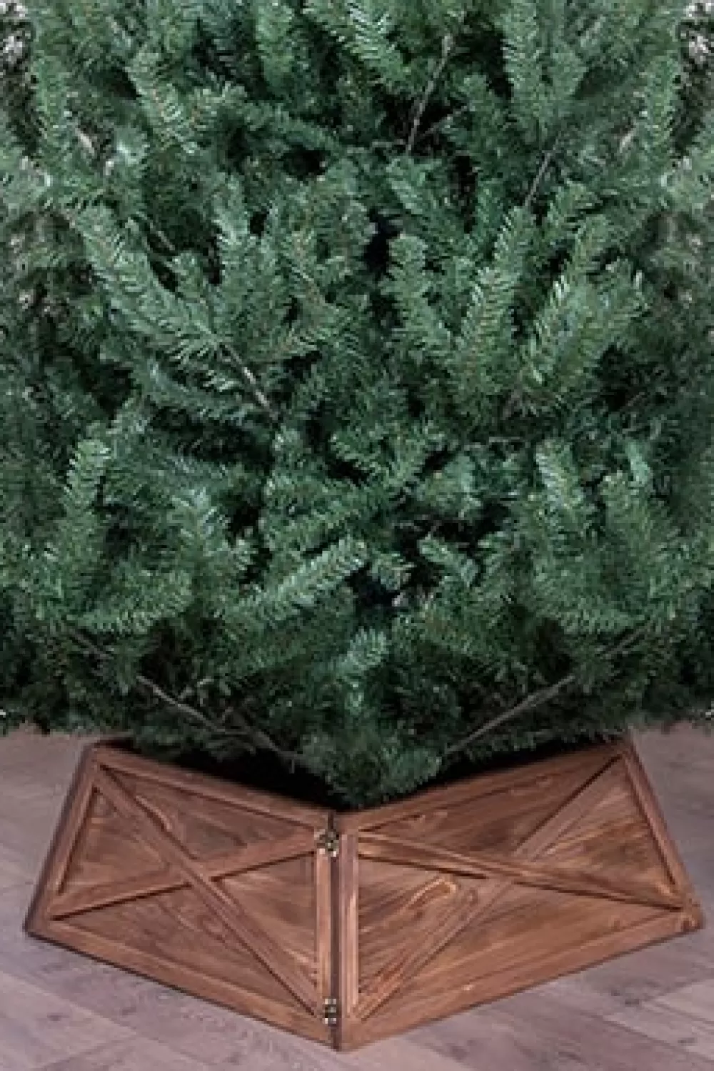Christmas Tree World Wooden Christmas Tree Skirt In 3 Colours (For 6ft-8ft Trees - Tight Fit)< Pre-Lit Christmas Trees | Snowy Christmas Trees