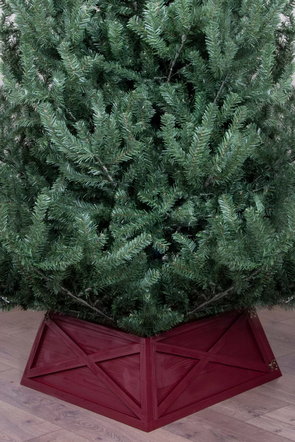 Christmas Tree World Wooden Christmas Tree Skirt In 3 Colours (For 6ft-8ft Trees - Tight Fit)< Pre-Lit Christmas Trees | Snowy Christmas Trees